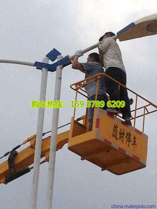 安装广告牌车